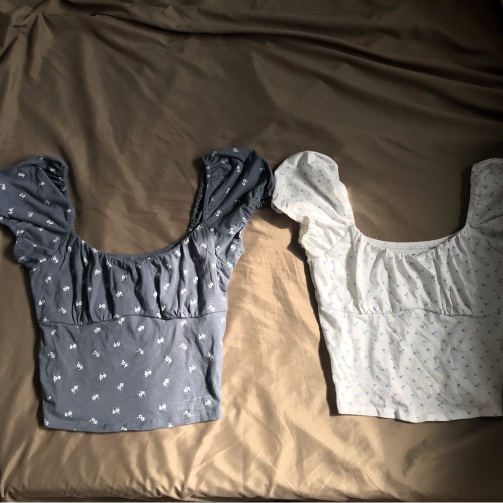 Hollister Floral Top Bundle - Picture 2 of 6